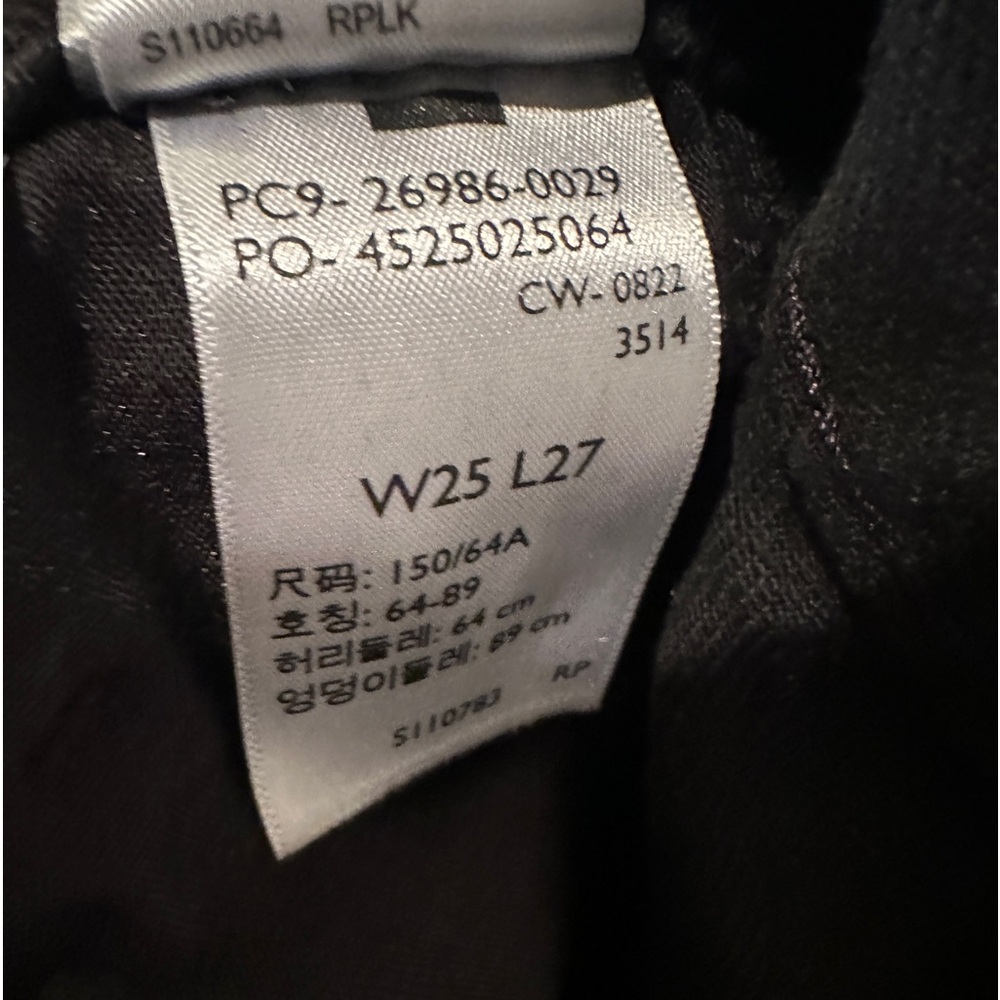 Levi’s High Waisted Mom Jean Black. Size25/27 on tags. Destruction. 💯 Cotton. - Picture 7 of 12